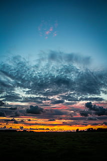 solnedgang, himmel, udsigt, skyer, skumring, nat, aften, sky - himmel, scenics - natur, skønhed i naturen, landskab, miljø, orange farve, rolig scene, ro, dramatisk himmel, ingen mennesker, natur, Mark, cloudscape, multi farvet, udendørs, jord, silhuet, mørk, 4K, CC0, offentligt domæne, royaltyfrie