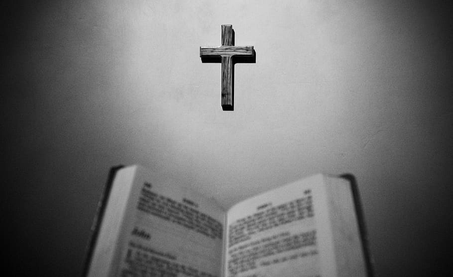 grigio, attraversare, attraverso, libro, religione, credenza, spiritualità, in casa, carta, pubblicazione, testo, luogo di culto, nessuno, comunicazione, avvicinamento, vignetta, forma a croce, attrezzatura religiosa, contemplazione, 4K
