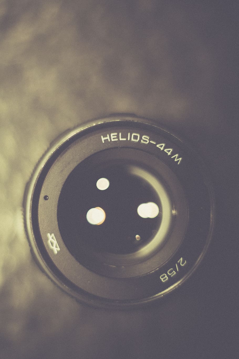 rodó, negre, helios-44m, càmera helios -44m, borrós, càmera, clàssic, primer pla, focus, lent, òptica, retro, vintage, forma geomètrica, cercle, nombre, cap gent, a l'interior, tecnologia, temes de fotografia, forma, vista d’angle alt, color negre, natura morta, text, càmera - equip fotogràfic, centrar-se en primer pla, marc complet, directament a sobre, sol objecte, guió occidental, comunicació, 5K
