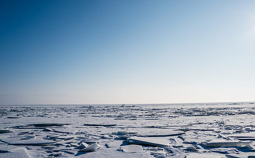 Schneefeld, kalt, Tageslicht, Umgebung, schwimmend, zing, Frost, eisig, frostiges Wetter, gefroren, h2o, Eis, Landschaft, Natur, Ozean, szenisch, Meer, Himmel, Wasser, Wetter, Winter, Winterlandschaft, Szenen - Natur, kopieren sie platz, Horizont über Wasser, Schönheit in der Natur, Horizont, klarer Himmel, ruhige Szene, Blau, Ruhe, kalte Temperatur, keine Leute, Tag, idyllisch, Schnee, 5K, CC0, gemeinfrei, lizenzfrei
