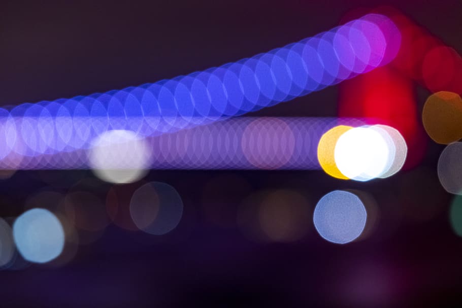 llums multicolors de bokeh, multicolor, primer pla, il·luminat, cap gent, a l'interior, llum - fenomen natural, resum, defocated, forma, blau, variació, flare de la lent, forma geomètrica, tir de l'estudi, equips d’il·luminació, reflexió, cercle, elecció, fons, disseny, fons negre, porpra, vida nocturna, 5K