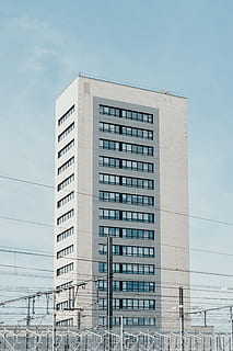 høyhus, bygning, Belgia, Leuven, leilighetskompleks, Leuven stasjon, Urban, bolig, by, leilighet utvendig, himmel, arkitektur, kontorbygg, vindu, gjerde, høyspentlinje, blå, moderne, hvit, høy vekst, bygge eksteriør, bygget struktur, dag, lav vinkel visning, ingen folk, natur, kontorbygning eksteriør, sky - himmel, utendørs, glass - materiale, kontor, sollys, reisemål, 5K, CC0, offentlig domene, opphavsrett gratis