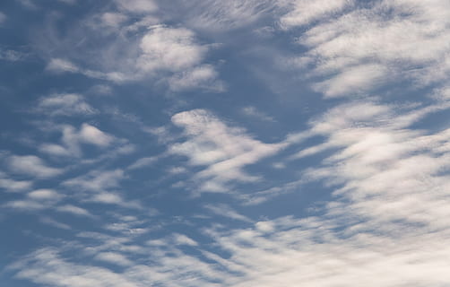 wolken, wit, blauw, cloudscape, delicaat, kriskras, gecontroleerd, patroon, hemel, achtergrond, wolk - lucht, schoonheid in de natuur, lage hoekweergave, kalmte, scenics - natuur, geen mensen, achtergronden, natuur, dag, rustige scène, volledig kader, buitenshuis, witte kleur, idyllisch, pluizig, meteorologie, piekerig, 2K, CC0, publiek domein, royaltyvrij