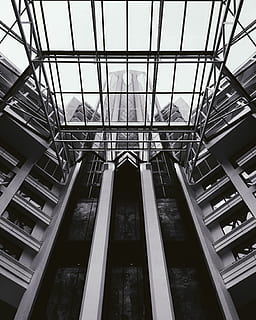 arquitectura, edifici, finestra, claraboia, patró, assolellat, bnw, feliç, marriott, pics, desaprofitar, bnwphoto, rang dinàmic, garcesbros, blanc i negre, hotel, internacional, bryanmgarces, negre blanc, estructura construïda, vista d’angle baix, cap gent, a l'interior, dia, metall, vidre - material, sostre, modern, naturalesa, passos i escales, arc, escala, destinacions de viatge, biga del sostre, 2K, CC0, domini públic, lliure de regalies