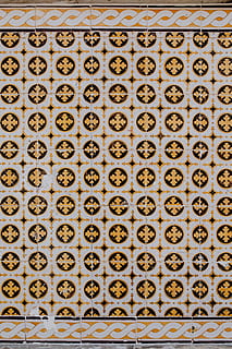 azulejos portugueses, típico, vidriado, cerámico, azulejos, Lisboa, Portugal, fondo, pared, modelo, azulejo, fotograma completo, antecedentes, nadie, diseño, arquitectura, metal, repetición, forma, forma geometrica, pared - característica de la construcción, día, de cerca, oxidado, estructura construida, circulo, al aire libre, texturizado, erosionado, edificio, hierro - metal, acero, florido, 5K, CC0, dominio público, libre de derechos