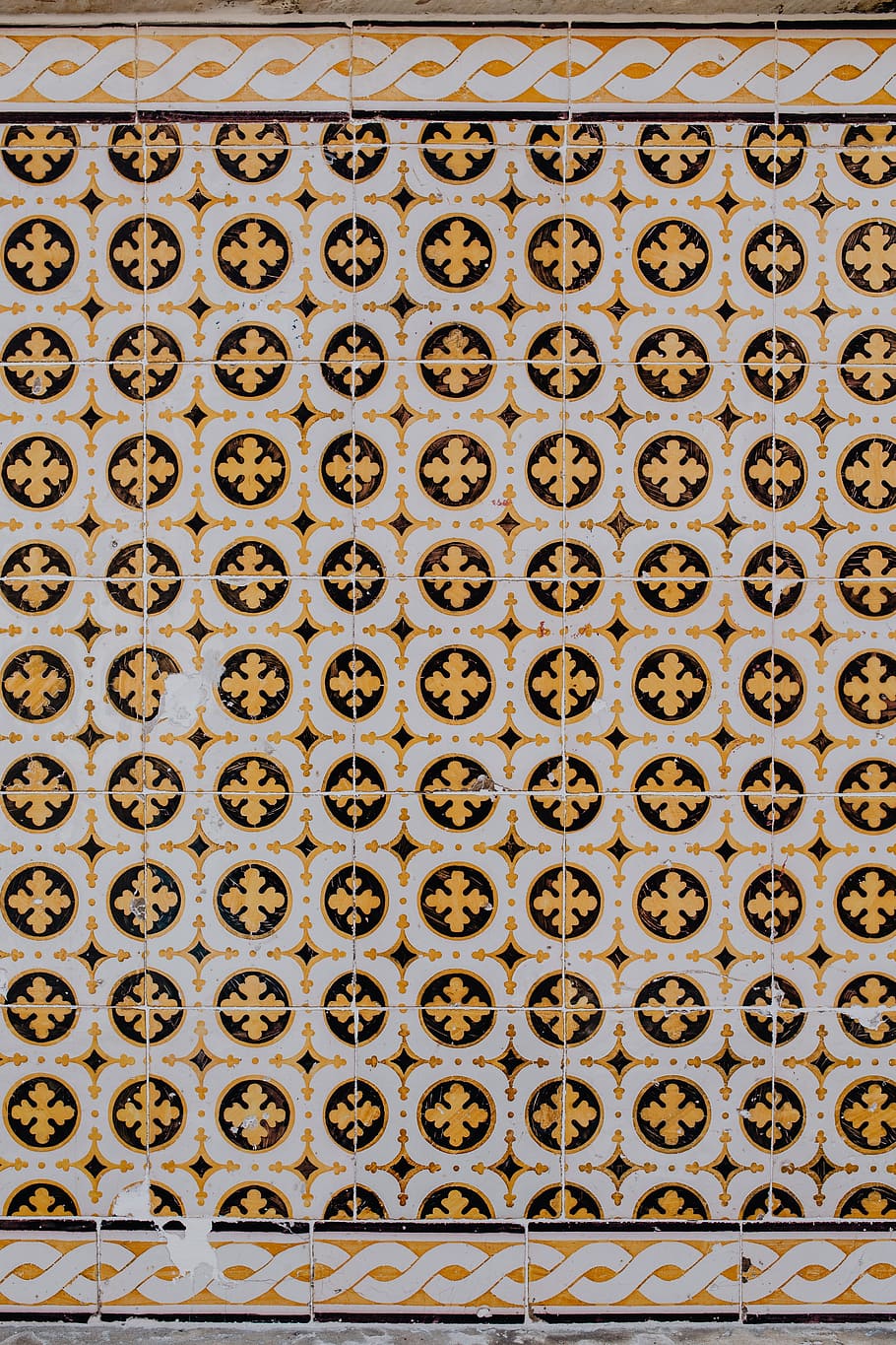 azulejos portugueses, típica, vidrado, cerâmica, azulejos, Lisboa, Portugal, fundo, parede, padronizar, telha, quadro completo, origens, ninguém, desenhar, arquitetura, metal, repetição, forma, forma geométrica, recurso de construção de parede, dia, fechar-se, oxidado, estrutura construída, círculo, ao ar livre, texturizado, intemperizado, construção, ferro - metal, aço, ornamentado, 5K