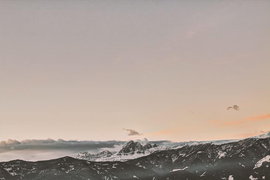 fotografia, muntanyes, vespre, Alps, núvols, fred, alba, medi ambient, boira, fons de pantalla hd, alt, idíl·lic, paisatge, naturalesa, a l'aire lliure, escènic, cel, neu, muntanyes cobertes de neu, nevat, vista, temps, hivern, muntanya, escenics - natura, bellesa a la natura, temperatura de fred, tranquil·litat, cap gent, escena tranquil·la, escena no urbana, Serra, còpia espai, mar, posta de sol, aigua, terra, muntanya nevada, poder a la natura, 5K