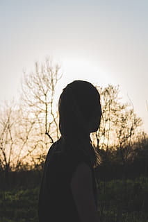 Rumunsko, sintea mare, jaro, stromy, západ slunce, žena, les, jedna osoba, stojící, silueta, nebe, životního stylu, pas nahoru, skutečných lidí, Příroda, rostlina, strom, volnočasové aktivity, zaměřit se na popředí, mladého dospělého, boční pohled, dospělý, vlasy, ženy, neformální oblečení, venku, účes, teenager, 5K, CC0, veřejná doména, bez autorských práv