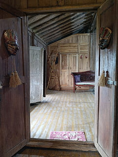 javanese, Ιάβα, ινδονησία, Πολιτισμός, παράδοση, ασιάτης, ινδονησιακός, ο ΤΟΥΡΙΣΜΟΣ, Ασία, Κληρονομία, εθνικός, καλύβα, σπίτι, Κτίριο, ιστορία, ιστορικός, παλαιός, διακόσμηση, παραδοσιακός, αρχιτεκτονική, Σπίτι, ξύλινος, θύρα, πάτωμα, ξύλο - υλικό, εντός κτίριου, δομημένη δομή, είσοδος, χωρίς κόσμο, εγκαταλειμμένος, εσωτερικό σπίτι, παρκέ, ημέρα, παράθυρο, απουσία, εγχώριο δωμάτιο, ξύλο, έπιπλα, οροφή, αλλοίωση, 2K, CC0, δημόσιος τομέαςα, χωρίς δικαιώματαe