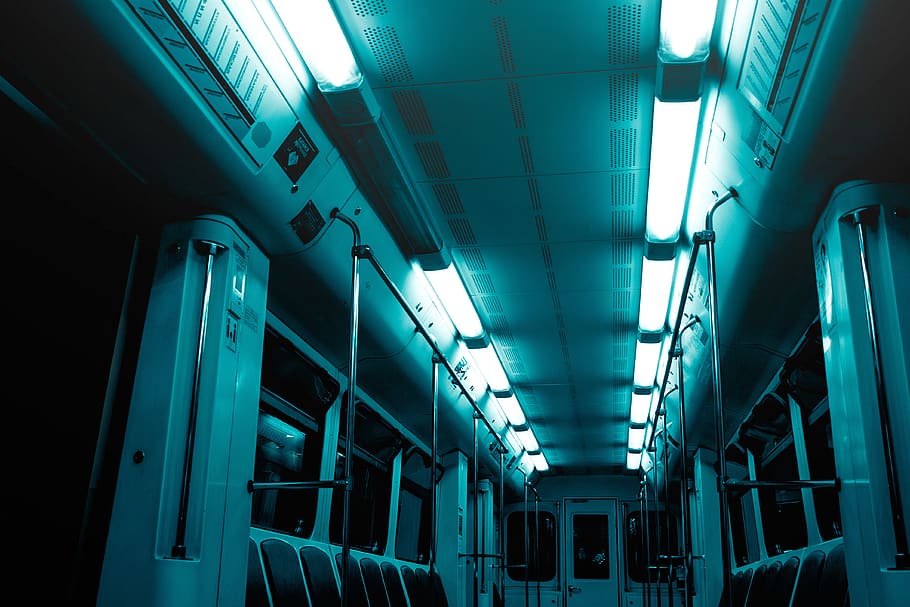 blanc, banc de trens, porta, fosc, buit, entrada, sortir, vidre, industrial, llums, metro, baranes, reflexió, seients, estació, acer, tecnologia, terminal, tren, transport, sistema de transport, subterrani, finestres, a l'interior, il·luminat, equips d’il·luminació, interior del vehicle, manera de transport, arquitectura, transport públic, transport per ferrocarril, cap gent, en fila, seient del vehicle, seient, sostre, vista d’angle baix, tren - vehicle, llum, finestra, llum fluorescent, tren de metro, 4K