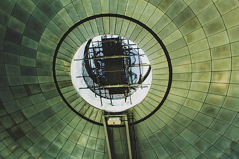 High-Angle-Foto, Kuppelgebäude, Decke, Gebäude, die Architektur, Kreis, industriell, Struktur, modernes Design, städtisch, Stadt, geometrisch, Grün, tfl, Transport, Bahnhof, London, unter Tage, Backstein, Metall, Gitter, Welle, gebaute Struktur, Muster, gestalten, Gebäudehülle, Geometrische Figur, keine Leute, Tag, Flachwinkelansicht, modern, Design, Vollbild, Glas - Material, draußen, direkt darunter, Hintergründe, Bürogebäude außen, Wolkenkratzer, digitaler Verbund, konzentrisch, 5K, CC0, gemeinfrei, lizenzfrei