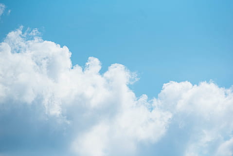 nubes durante el día, naturaleza, al aire libre, cielo, cielo azul, nubes, nube, nublado, Nubes esponjosas, nubes azules, azul, clima, cúmulo, esfera, silueta, Dom, edificio, Hazme, arquitectura, aeronave, nube - cielo, belleza en la naturaleza, tranquilidad, paisajes - naturaleza, antecedentes, nadie, el color blanco, escena tranquila, día, idílico, paisaje de nubes, vista de ángulo bajo, luz del sol, copia espacio, blandura, ambiente, meteorología, limpiar, 5K, CC0, dominio público, libre de derechos