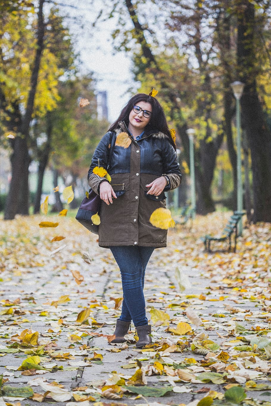 romania, bucarest, caure, malenconiosa, vent, fulles, cànon, retrat, retro, vell, 35 mm, marc complet, filmphotography, gra, emily, full, tardor, una persona, part de la planta, longitud completa, arbre, adult jove, roba, vista frontal, adult, naturalesa, de peu, planta, cabell, roba casual, cabell llarg, activitat d'oci, canvi, dia, pentinat, dona guapa, a l'aire lliure, roba calenta, adolescent, 5K