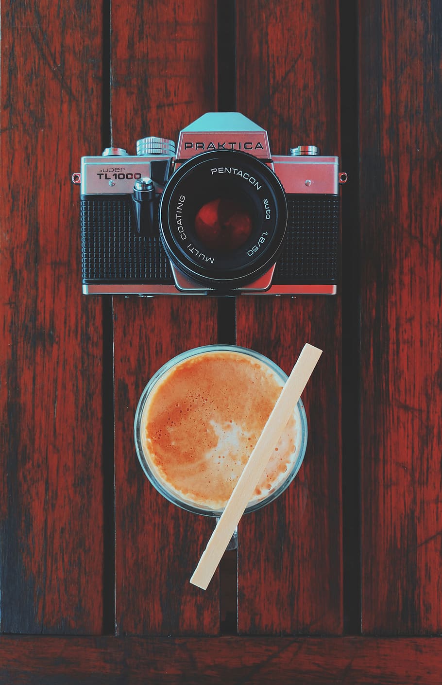 กล้องข้างเครื่องดื่ม, เครื่องดื่ม, คาเฟอีน, กล้อง, คลาสสิก, กาแฟ, ดื่ม, PRAKTICA, ตาราง, ไม้ - วัสดุ, อาหารและเครื่องดื่ม, ยังมีชีวิตอยู่, ธีมการถ่ายภาพ, ด้านบนโดยตรง, ถ้วย, ในบ้าน, กล้อง - อุปกรณ์ถ่ายภาพ, เหยือก, กาแฟ - ดื่ม, ถ้วยกาแฟ, เทคโนโลยี, ไม่มีคน, ความสด, อุปกรณ์ถ่ายภาพ, จานรอง, กล้องดิจิตอล, เครื่องถ้วยชาม, เครื่องดื่มที่ไม่มีแอลกอฮอล์, 2K