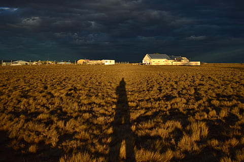 panorama, por do sol, tempestade, nuvens, sombra, céu, natureza, leve, horizonte, Dom, cores, silhueta, colorida, cor, nascer do sol, cênico, tarde, pradaria, solo, calmo, nuvem - céu, terra, campo, estrutura construída, scenics - natureza, arquitetura, meio Ambiente, beleza na natureza, ninguém, exterior do edifício, luz solar, agricultura, cena rural, ao ar livre, construção, plantar, 5K, CC0, domínio público, royalty free