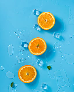 tres, rodanxes, cítrics, taronges, menjar i beguda, menjar, alimentació saludable, fruita, taronja - fruita, frescor, tall, color taronja, benestar, taronja, refresc, a l'interior, beure, blau, tir de l'estudi, cap gent, secció transversal, fons de colors, vidre, fons blau, 2K, CC0, domini públic, lliure de regalies
