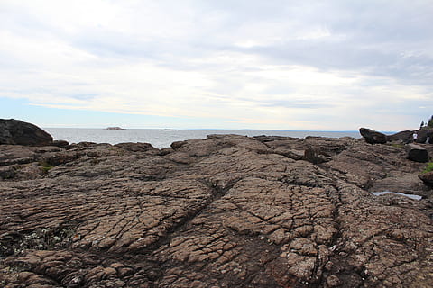llac, núvols, ennuvolat, cel, skyporn, Michigan, llac michigan, Michigan pur, mar, aigua, rock, escenics - natura, bellesa a la natura, terra, rock - object, sòlid, platja, tranquil·litat, naturalesa, escena tranquil·la, núvol - cel, dia, horitzó, escena no urbana, horitzó sobre l’aigua, cap gent, a l'aire lliure, litoral rocós, 5K, CC0, domini públic, lliure de regalies