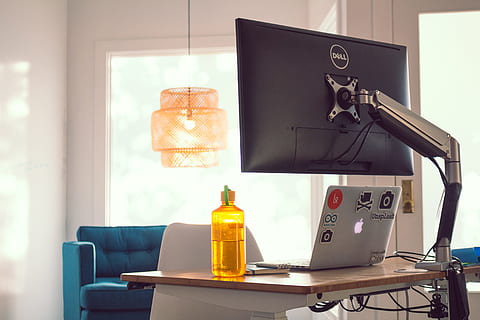 czarny, komputer Dell, monitor, oprócz, szary, laptop, biurko, komputer, ekran, uchwyt, budynek, wnętrze, butelka, długopis, notatnik, dziennik, współpraca, praca, motywacja, Inspiracja, kreatywność, wydajność, naklejka, macbook, jabłko, Dell, technologia, lampa elektryczna, sprzęt, pokój domowy, wewnątrz, nowoczesny, stół, wektor, projekt, biznes, ilustracja, maszyneria, gabinet, tła, meble, 5K, CC0, domena publiczna, darmowe zdjęcia