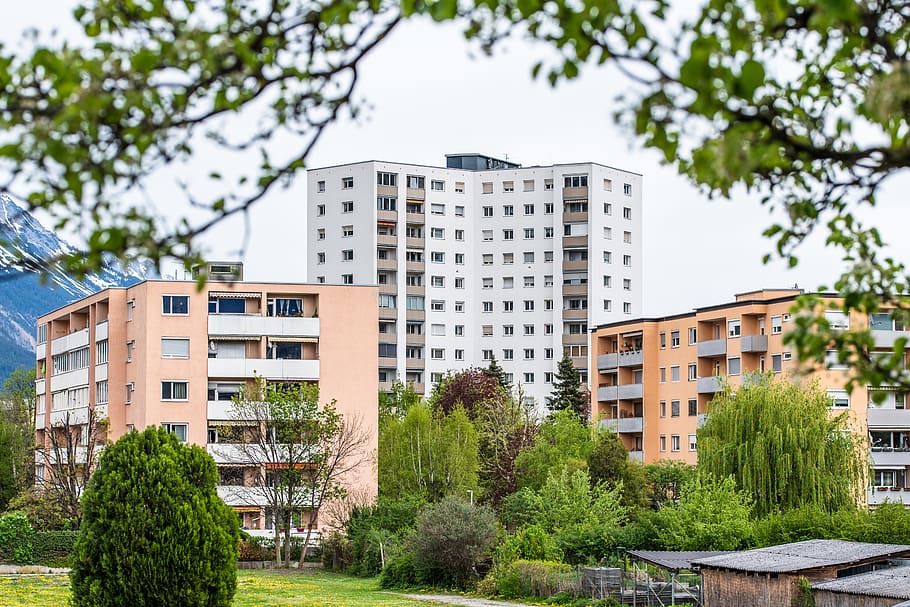 tre, lägenhet, komplex, trädgård, träd, växt, arkitektur, byggnad exteriör, byggd struktur, byggnad, bostadsområde, natur, tillväxt, dag, stad, himmel, inget folk, grön färg, utomhus, fönster, parkera, park - man gjorde plats, klar himmel, 5K