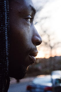 ihmisen kasvot, hevonen, eläin, nisäkäs, vetoketju, suu, huuli, vaatetus, vaatteet, kasvot, pää, iho, hattu, afro hairstyle, hiukset, piilolinssi, hampaat, collegepaita, villapaita, korva, huntu, pääosuma, lähikuva, yksi henkilö, muotokuva, oikeita ihmisiä, keskittyä etualalle, näköinen, katse pois, elämäntavat, vapaa-ajan toiminta, nuori aikuinen, lapsi, sivukuva, päivä, ruumiin osa, ulkona, miettiminen, profiilinäkymä, teini-ikäinen, 5K, CC0, public domain, rojaltivapaa