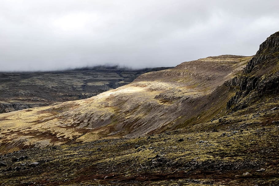 top, udsigt, bjerg, skyer, dagslys, miljø, græs, landskab, bjerge, natur, ocean, udendørs, klippe, klipper, naturskøn, hav, kysten, himmel, rejse, vulkan, vand, skønhed i naturen, scenics - natur, ingen mennesker, sky - himmel, dag, ro, ikke-urbane scene, geologi, rolig scene, fysisk geografi, jord, rock-objekt, solid, magt i naturen, 4K