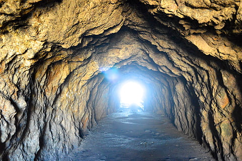 peşteră, perspectivă, umbră, textură, roci, minerale, tunel, umbre, siluetă, natură, peisaj, strălucire, petelor solare, întuneric, california, sutrobath, zi, stâncă, formatie rock, geologie, obiect de rocă, calea de urmat, texturată, solid, în aer liber, frumusețe în natură, o persoana, lumina soarelui, arhitectură, oameni adevărați, geografie fizica, vedere unghiulară joasă, lumină la capătul tunelului, erodate, 4K, CC0, domeniu public, fără drepturi de autor