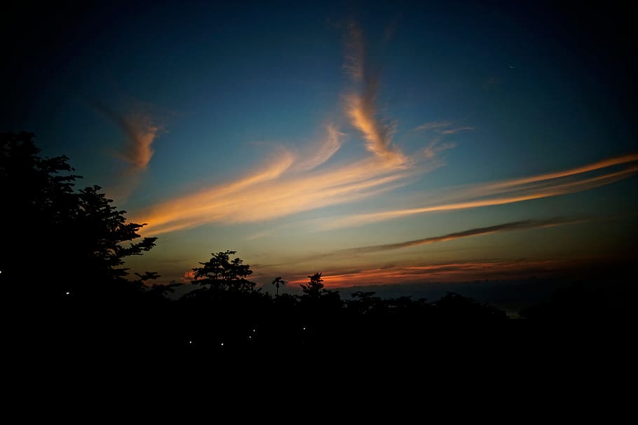 orizzonte, luce, nube, cielo, sole, Alba, tramonto, luce del sole, mattina, atmosfera, crepuscolo, sera, buio, ultimi bagliori, cielo rosso al mattino, silhouette, bellezza nella natura, scenics - natura, albero, nuvola - cielo, la tranquillità, scena tranquilla, pianta, colore arancione, natura, idilliaco, nessuno, ambiente, paesaggio, cielo drammatico, all'aperto, scena non urbana, maestoso, cielo romantico, 5K