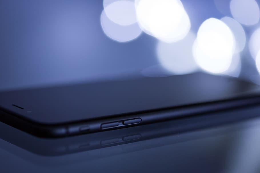 mòbil, telèfon, text, comunicació, negocis, anomenada, bokeh, connexió, tecnologia sense fils, primer pla, tecnologia, cap gent, a l'interior, enfocament selectiu, telèfon intel·ligent, telèfon mòbil, centrar-se en primer pla, portàtil, ordinador, dispositiu d’informació portàtil, defocated, il·luminat, llum - fenomen natural, equips informàtics, taula, color negre, 5K