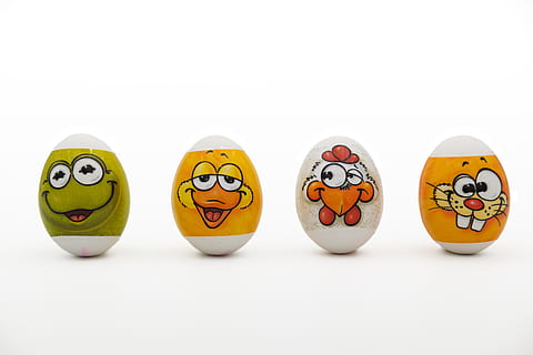 Ostereier, Ostern, Osterfeier, Ei, bunt, Farbe, Frosch, Ente, Hase, hahn, Hähnchen, weißer Hintergrund, Studioaufnahme, anthropomorphes smileygesicht, in einer Reihe, lächelnd, Lebensmittel, drinnen, ausgeschnitten, Gruppe von Objekten, keine Leute, Spaß, Gesundheitswesen und Medizin, Kunst und Handwerk, Halloween, Kreativität, Essen und Trinken, Feier, Humor, anthropomorph, 5K, CC0, gemeinfrei, lizenzfrei