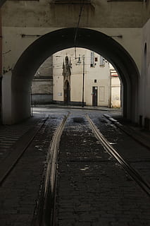 rieles, pistas, , paralela, acero, vías del tren, transporte, railyard, trackbed, Vías de tren, ferrocarril, arco, arquitectura, pista, transporte ferroviario, estructura construida, dirección, adentro, día, el camino a seguir, modo de transporte, túnel, en pie, naturaleza, una persona, transporte público, longitud total, conexión, arqueado, largo, 5K, CC0, dominio público, libre de derechos