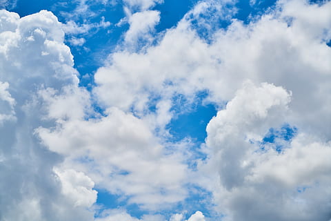 Sky, blå, hvid, luft, skyer, hvide skyer, landskab, sommer, natur, baggrund, atmosfære, sol, udendørs, plads, struktur, himmel, ilt, baggrunde, miljømæssige, utrolig, sammensætning, smuk, sky - himmel, lav vinkel visning, skønhed i naturen, ro, scenics - natur, hvid farve, ingen mennesker, rolig scene, dag, fuld ramme, idyllisk, cloudscape, fluffy, ikke-urbane scene, miljø, meteorologi, blødhed, 5K, CC0, offentligt domæne, royaltyfrie