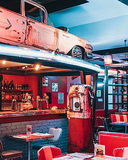 rotes Café Interieur, keine Leute, rot, draußen, die Architektur, Restaurant, Transportmittel, Tag, Transport, Stadt, beleuchtet, Essen und Trinken, gebaute Struktur, Natur, Darstellung, Tabelle, Lichtanlage, Sitz, Kommunikation, 4K, CC0, gemeinfrei, lizenzfrei