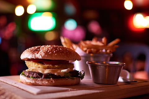 burger , bread, burger, cheeseburger, delicious, dinner, fastfood, food, hamburger, lunch, meal, meat, tasty, food and drink, fast food, sandwich, unhealthy eating, ready-to-eat, table, freshness, restaurant, prepared potato, indoors, indulgence, potato, focus on foreground, no people, bun, fast food restaurant, temptation, snack, diner, 4K, CC0, public domain, royalty free
