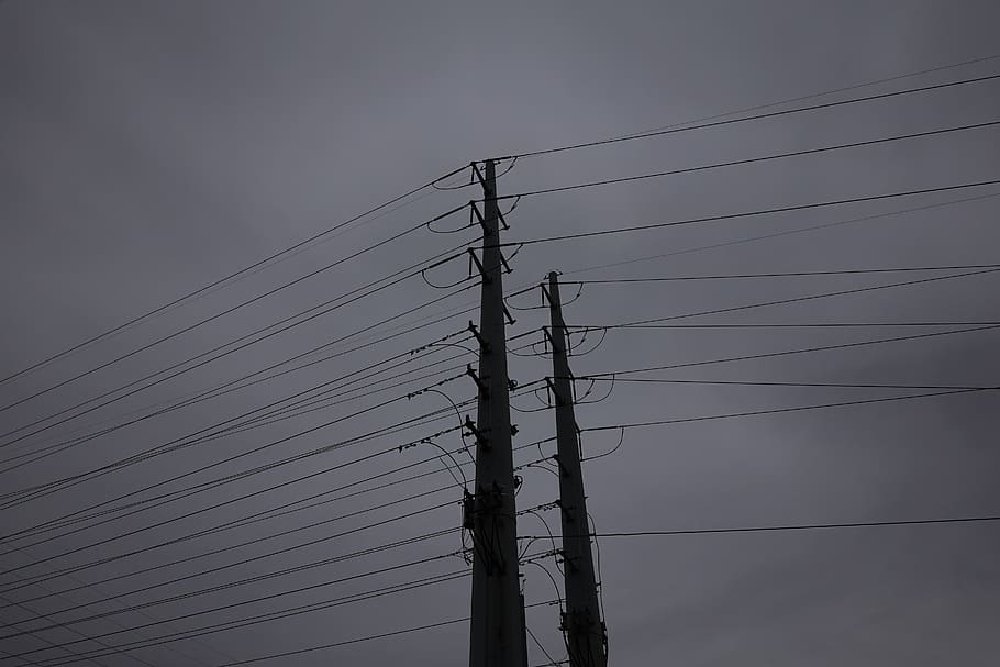 puesto de utilidad, electricidad, cable, tecnología, Línea eléctrica, fuente de alimentación, generación de combustible y energía, vista de ángulo bajo, conexión, pilón de electricidad, cielo, nadie, complejidad, naturaleza, al aire libre, oscuridad, silueta, nube - cielo, linea telefonica, día, poste de teléfono, equipo eléctrico, Componente eléctrico, bandada, paralela, 5K