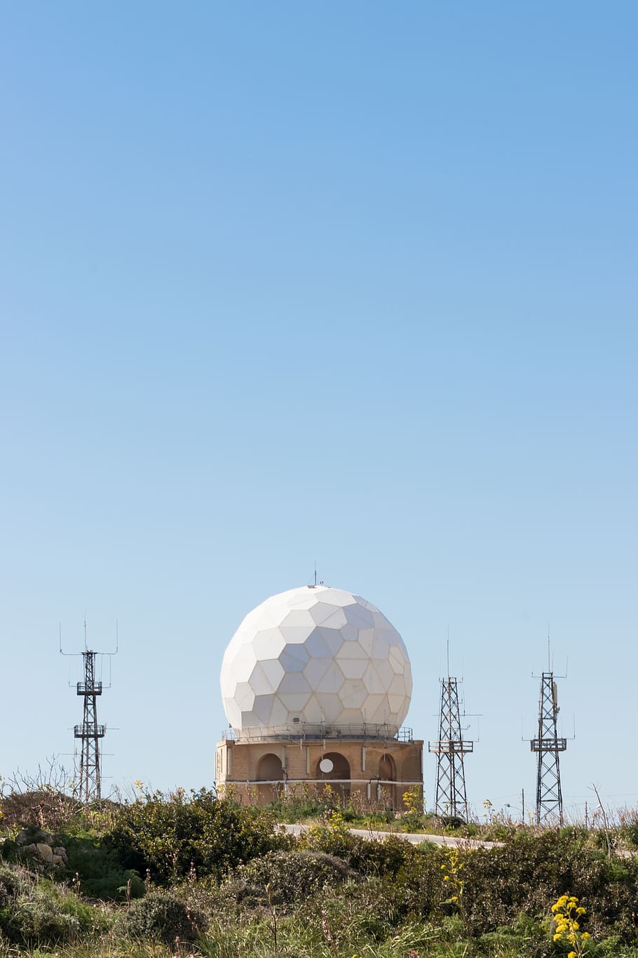 mesquita, edifici, cúpula, arquitectura, observatori, malta, fons, cel, cel blau, planetari, fletxa, torre, campanar, catedral, Església, central elèctrica, castell, fort, pilar, columna, estructura construïda, cel clar, còpia espai, naturalesa, cap gent, dia, tecnologia, connexió, terra, planta, exterior de l'edifici, blau, comunicació, llum solar, a l'aire lliure, generació de combustible i energia, comunicacions globals, Font d'alimentació, 5K