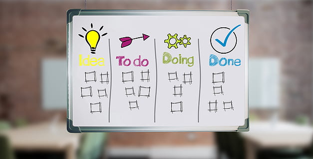 Whiteboard, Kanban, Arbeit, Arbeitsprozess, organisieren, Struktur, Arbeitsablauf, Entwicklung, Geschäft, Planung, Verwaltung, Erfolg, Unternehmen, Kommunikation, Text, Zeichen, westliche Schrift, Fokus auf den Vordergrund, Tag, Darstellung, Nahansicht, keine Leute, menschliche Darstellung, Botschaft, drinnen, Rat, Information, männliche Ähnlichkeit, Marketing, 5K, CC0, gemeinfrei, lizenzfrei