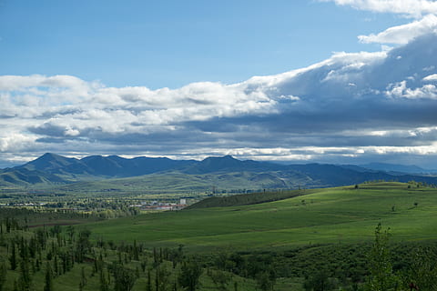 Berg, dunkle Wolken, Wolke, hdr, Farbe, Wald, Szenen - Natur, wolke - himmel, Umgebung, ruhige Szene, Schönheit in der Natur, Landschaft, Himmel, Ruhe, grüne Farbe, Nicht-städtische Szene, Gebirge, Tag, Natur, Pflanze, idyllisch, Land, keine Leute, Feld, ländliche Szene, draußen, hügelige Landschaft, 5K, CC0, gemeinfrei, lizenzfrei