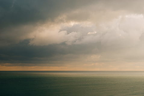 Wolken, Meer, Hintergrund, verschwommen, Traum, Fantasie, Grün, Horizont, Licht, Melancholie, Orange, Regen, romantisch, Himmel, Sturm, wolke - himmel, Schönheit in der Natur, Szenen - Natur, Wasser, Horizont über Wasser, Natur, ruhige Szene, Ruhe, Umgebung, keine Leute, draußen, bedeckt, städtische Skyline, Land, 4K, CC0, gemeinfrei, lizenzfrei