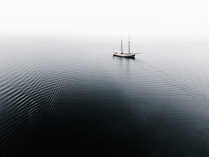 fartyg, vatten, molnfri, himmel, nautiska fartyget, transport, transportsätt, lugn, hav, segelbåt, lugn plats, skönhet i naturen, segling, scenics - natur, inget folk, resa, dag, natur, mast, kopiera utrymme, reflexion, utomhus, Yacht, förankrade, 4K, CC0, offentligt domän, royaltyfria