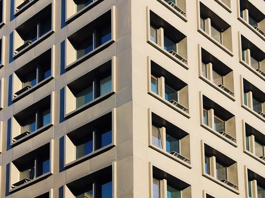 edificio in cemento grigio, architettura, struttura costruita, fotogramma intero, costruzione, sfondi, finestra, esterno dell'edificio, nessuno, modello, di fila, ripetizione, giorno, appartamento, quartiere residenziale, luce del sole, vetro - materiale, all'aperto, forma quadrata, forma, città, 4K