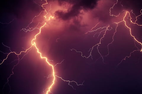 flash, hujan badai, petir, guntur, awan, langit, awan badai, suasana cuaca, suasana hati surga, badai, kekuatan alam, dramatis, fenomena alam, awan gelap, suasana, muatan listrik, tegangan listrik, listrik, tegangan tinggi, energi, kekuatan di alam, kekuasaan, awan - langit, keindahan di alam, malam, tidak ada orang, alam, langit yang dramatis, komunikasi, tanda peringatan, kilat bercabang dua, tanda, tampilan sudut rendah, lingkungan Hidup, cuaca ekstrim, ungu, meteorologi, yg beralamat buruk, Sumber Daya listrik, 2K