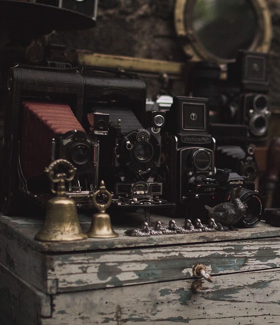 mexicà, cuernavaca, vell, a l'interior, antiguitat, cap gent, estil retro, nostàlgia, tecnologia, taula, història, natura morta, maquinària, el passat, primer pla, cultura i entreteniment artístic, vintage, col · lecció, metall, equipament, dia, 2K