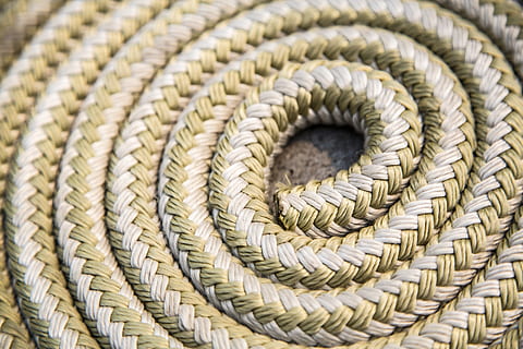 galben, alb, decor, estompa, a închide, concentra, model, frânghie, spirală, fir, nici o persoana, fundaluri, cadru complet, artă și sculptură, complexitate, ambarcațiune, textil, geometrică, formă, cerc, un singur obiect, repetiţie, elimina, metal, zi, abstract, interconectate, concentric, încrucişat, 1080P, CC0, domeniu public, fără drepturi de autor