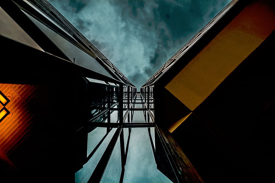 costruzione, struttura, architettura, design, cielo, struttura costruita, nessuno, esterno dell'edificio, connessione, Inquadratura dal basso, nuvola - cielo, mezzi di trasporto, natura, ponte, all'aperto, ringhiera, scala, notte, metallo, ponte - struttura fatta dall'uomo, direzione, gradini e scale, la strada davanti, direttamente sotto, 1080P