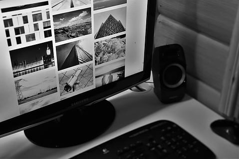 Norge, geilo, Technologie, kabellose Technologie, Computer, drinnen, Tabelle, Verbindung, Kommunikation, Computerausrüstung, keine Leute, Fotografie-Themen, Kunst, Kultur und Unterhaltung, Computerbildschirm, Ausrüstung, Computer Tastatur, Tastatur, Schreibtisch, Nahansicht, Stillleben, Glas - Material, Desktop-PC, Flachbildschirm, 2K, CC0, gemeinfrei, lizenzfrei