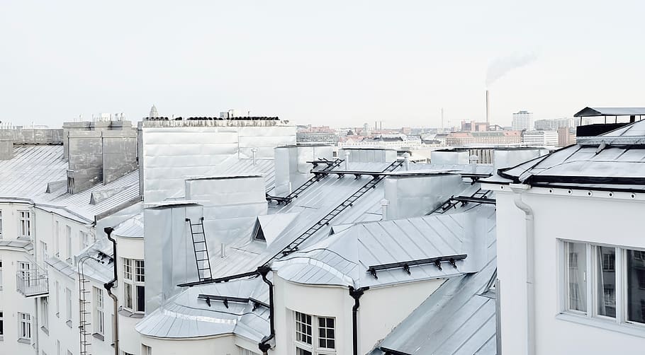 arkitektur, bygning,, struktur, etablering, lejlighed, vinduer, hvid, by-, by, bygning udvendig, bygget struktur, bygning, himmel, dag, ingen mennesker, boligområde, natur, vindue, tag, udendørs, vinter, høj vinkel visning, hvid farve, meddelelse, bybilledet, kold temperatur, 4K