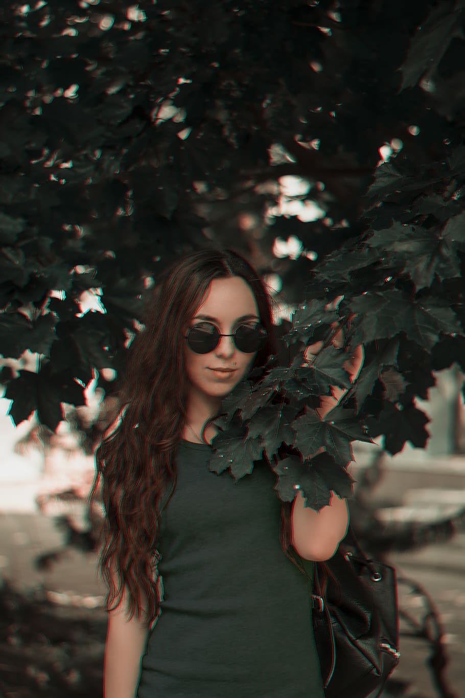 Lituània, kaunas, una persona, planta, arbre, estils de vida, persones reals, activitat d'oci, centrar-se en primer pla, retrat, adult jove, dones joves, cabell, vista frontal, cabell llarg, de peu, pentinat, dones, naturalesa, adult, dona guapa, a l'aire lliure, moda, fulles, 5K