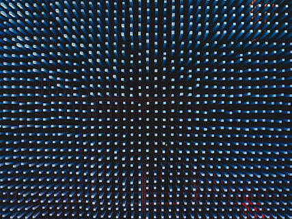 patró, textura, catifa, bloc de pisos, blau, ascensor, fons de pantalla, alt, amunt, bloc, blocs, torre, abstracció, gratacels, graella, acer, fractal, ornament, electrònica, brodats, fons, marc complet, resum, primer pla, cap gent, a l'interior, tecnologia, repetició, en fila, sostre, equips d’il·luminació, disseny, il·luminat, modern, fons abstractes, fosc, ordre, efecte texturat, vida nocturna, 4K, CC0, domini públic, lliure de regalies