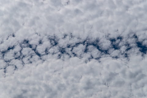 nuvole, bianca, blu, soffice, cirrocumulus, delicato, tempo metereologico, modello, cielo, sfondo, struttura, nuvola - cielo, bellezza nella natura, Inquadratura dal basso, fotogramma intero, sfondi, nessuno, scenics - natura, la tranquillità, giorno, natura, Colore bianco, all'aperto, scena tranquilla, Cloudscape, idilliaco, meteorologia, 2K, CC0, dominio pubblico, privo di copyright
