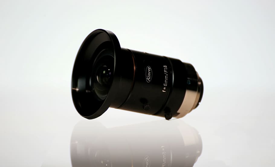 kamera, linse, optik, fokus, fotografering, teknisk, glas, instrument, værktøj, udstyr, tæt på, teknologi, hvid baggrund, objektiv - optisk instrument, indendørs, fotografering temaer, sort farve, studio skud, kamera - fotografisk udstyr, ingen mennesker, stilleben, overvågning, kikkert, enkelt objekt, skåret ud, kopiere plads, sikkerhed, fokus på forgrunden, fotografisk udstyr, digitalt kamera, 2K